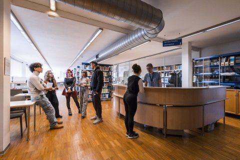 biblioteca ingegneria interno biblioteca ingegneria banco prestito con ragazzi
