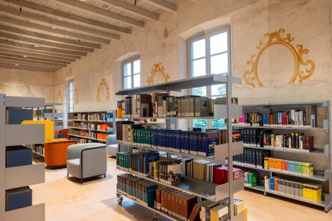 Biblioteca Umanistica Sala dei medaglioni Biblioteca Umanistica Sala dei medaglioni